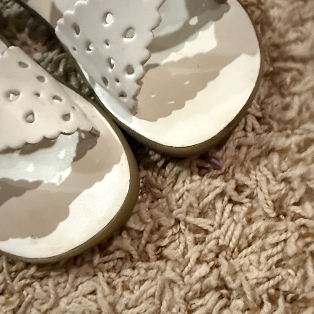 Footmates white sandals, size 7 - Picture 2 of 5
